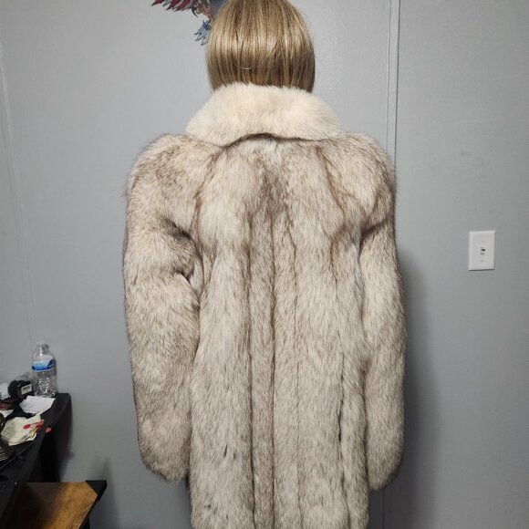 #152 Fox fur coat - Picture 2 of 4